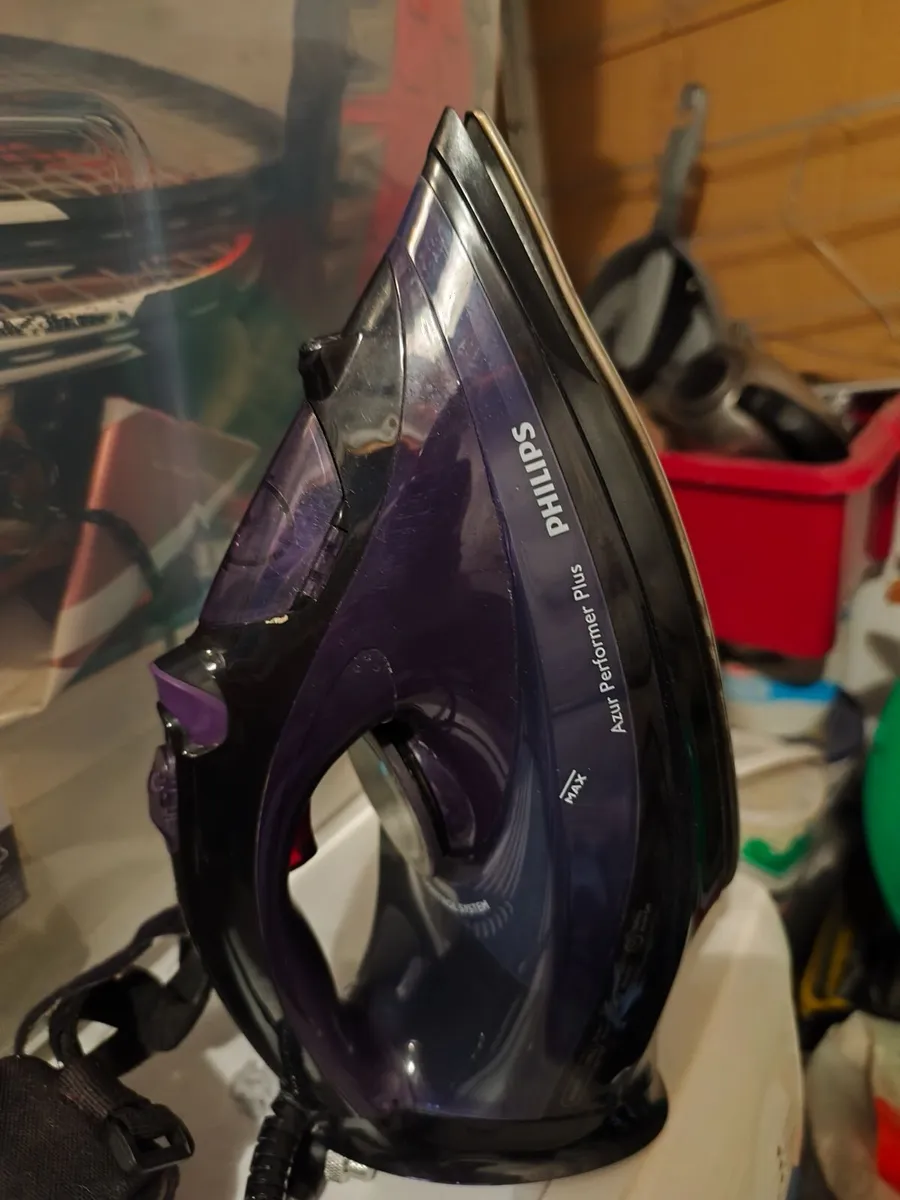 Philips steam iron - Image 1