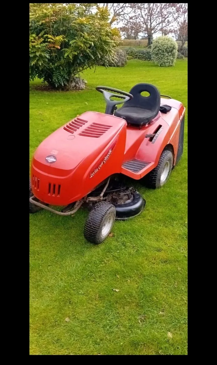 Ride on lawnmower - Image 1