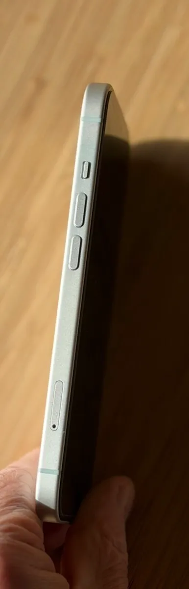 iPhone 15 128GB Blue – Excellent Condition – Boxed - Image 4