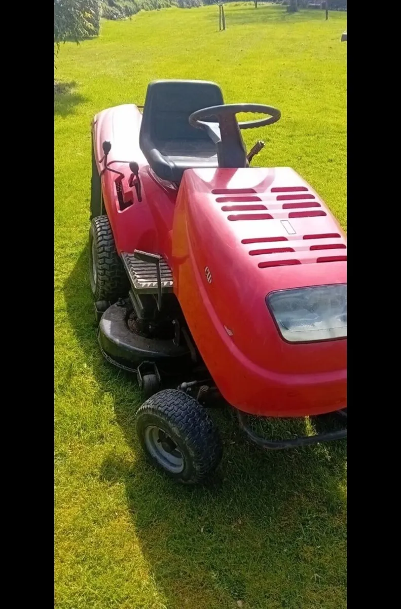 Ride on lawnmower - Image 1