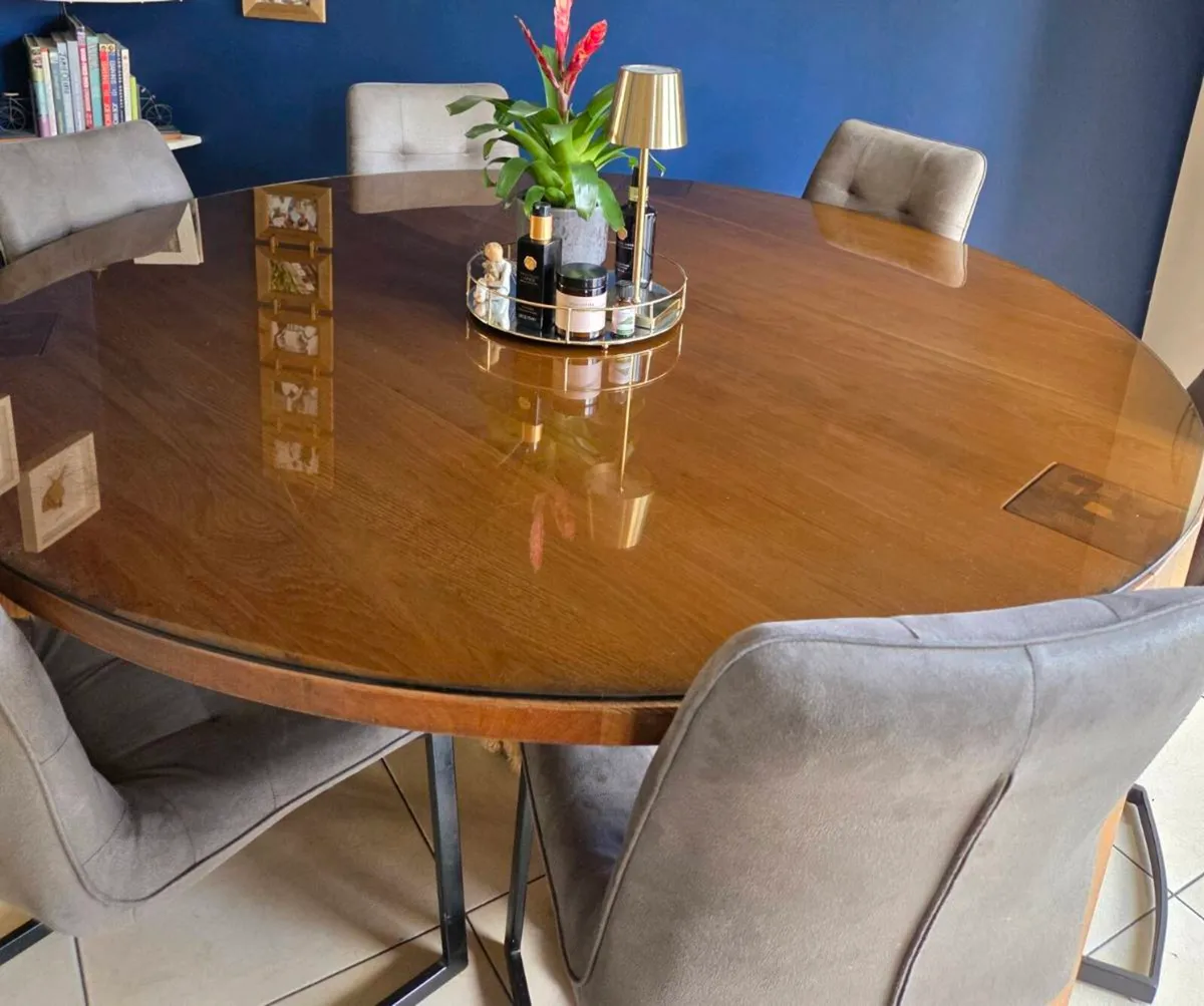 Solid Oak Dining table - Image 2