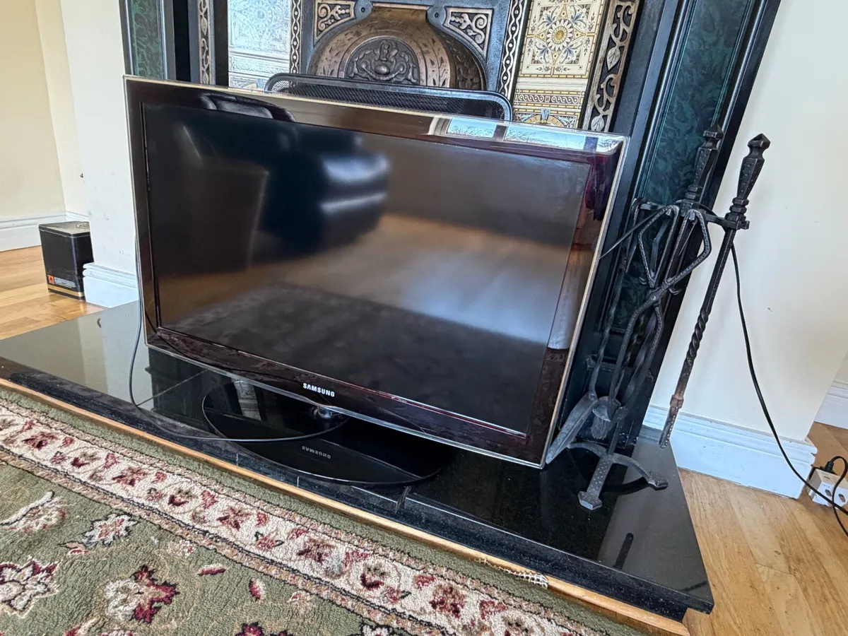 Free 32 inch Samsung Tv - Image 1