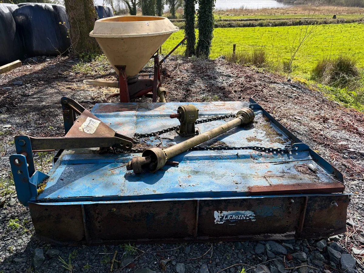 Vicon Fertiliser Spreader and 6ft Fleming topper - Image 3