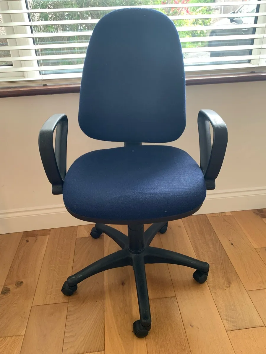 Office swivel chair - Image 1