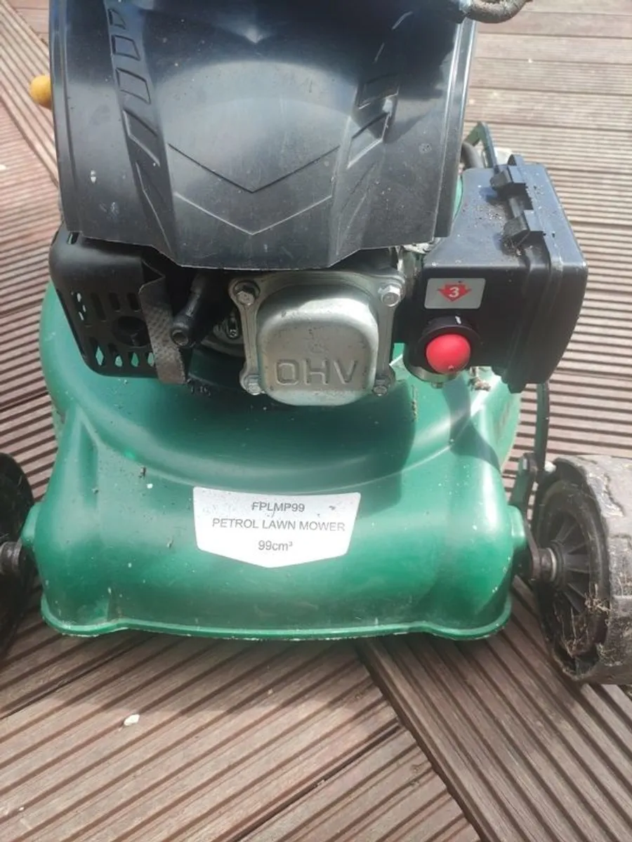 Petrol lawnmower - Image 1