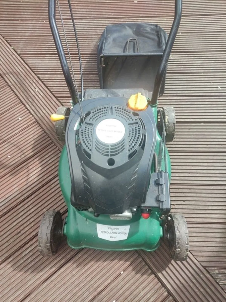 Petrol lawnmower - Image 2