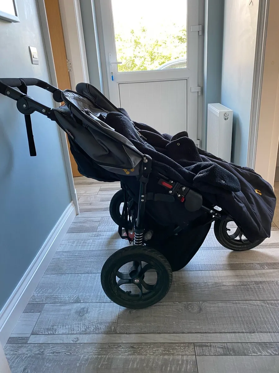 Out n About Double Nipper Buggy - Great Condition - Image 3