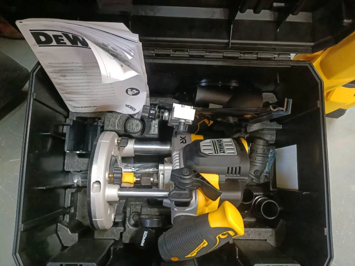DeWalt dcw 620 router. Brand new
