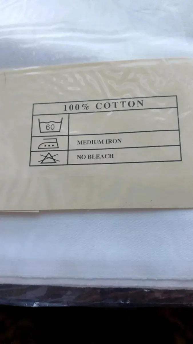 Vintage Damask tablecloth - Image 3