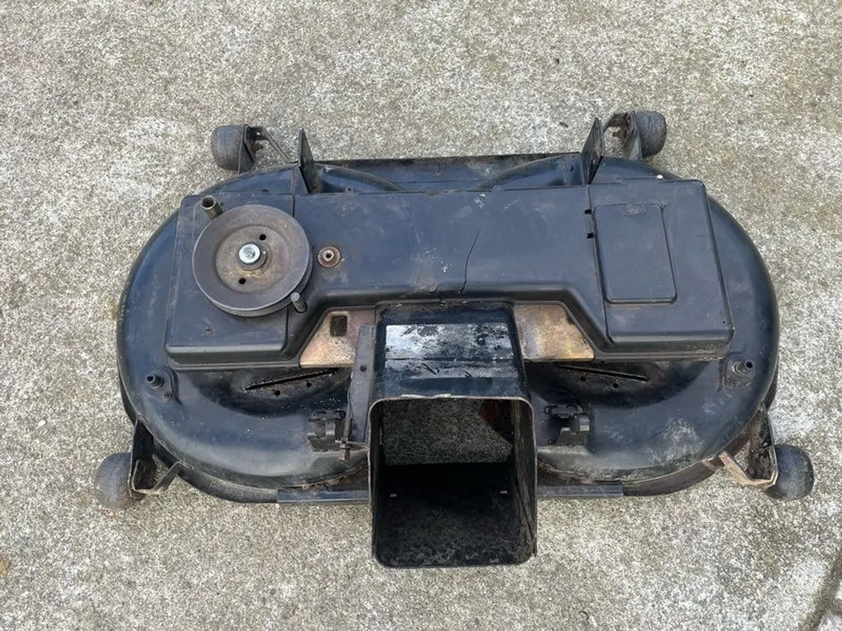 Ride on 40" deck in good condition - Image 1