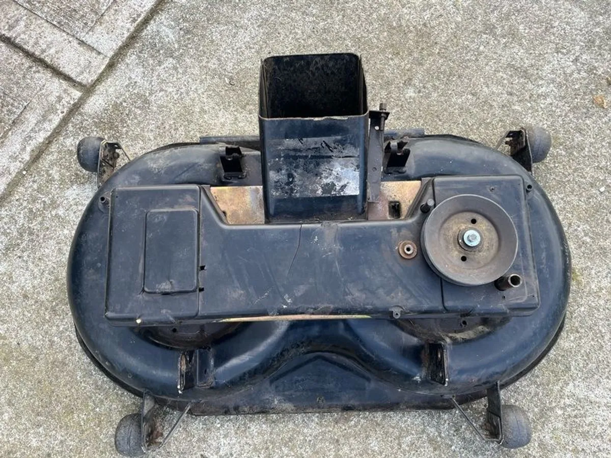 Ride on 40" deck in good condition - Image 2