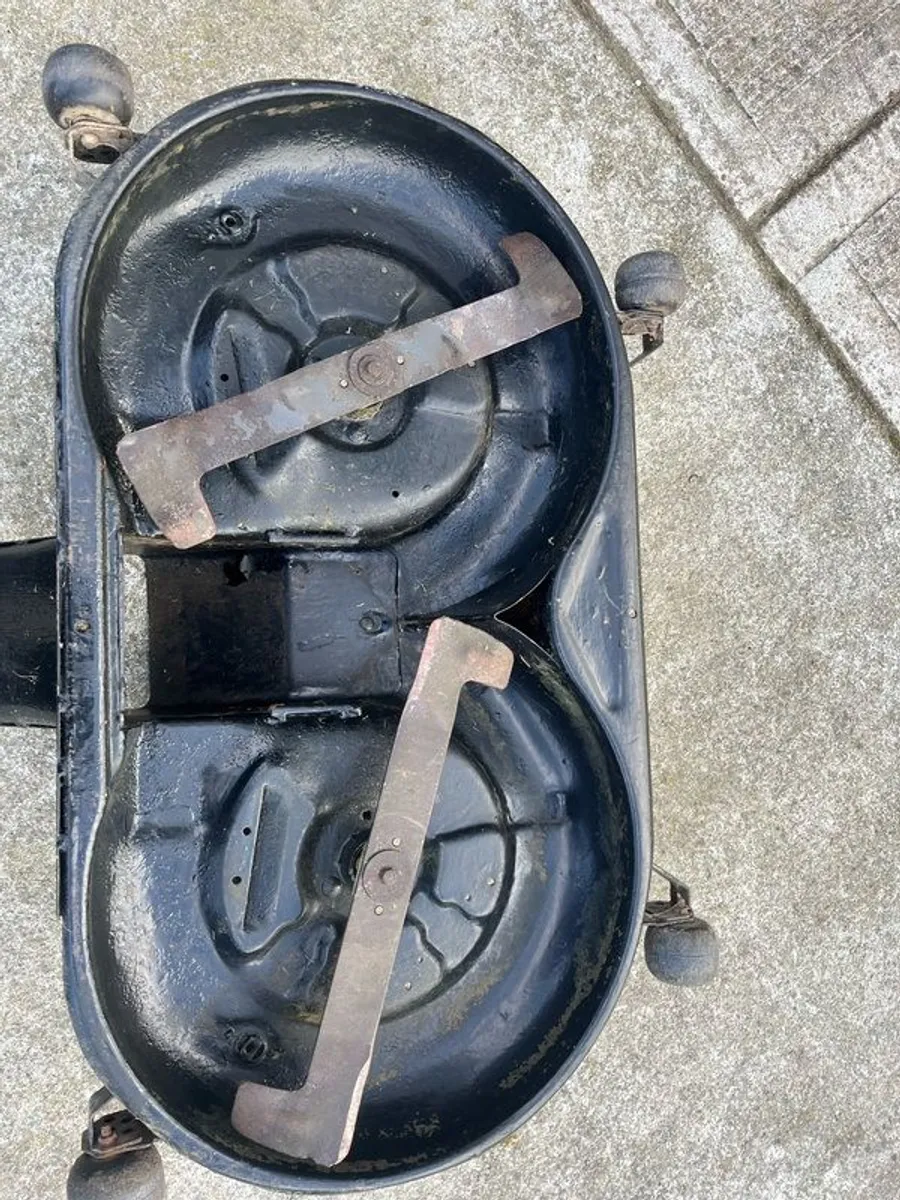 Ride on 40" deck in good condition - Image 3