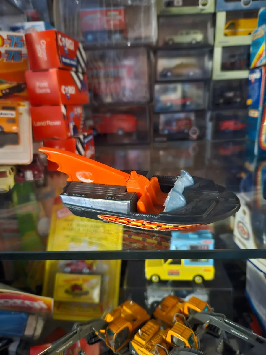 Corgi 1970's Batman Bat Boat - Image 2