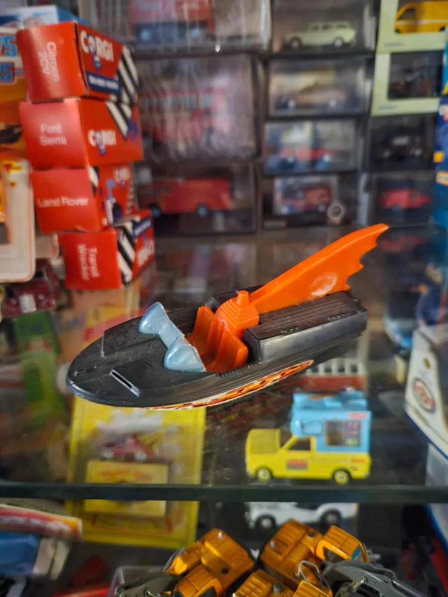 Corgi 1970's Batman Bat Boat - Image 1