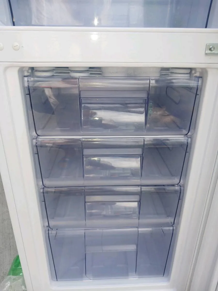 Whirlpool fridge freezer - Image 4