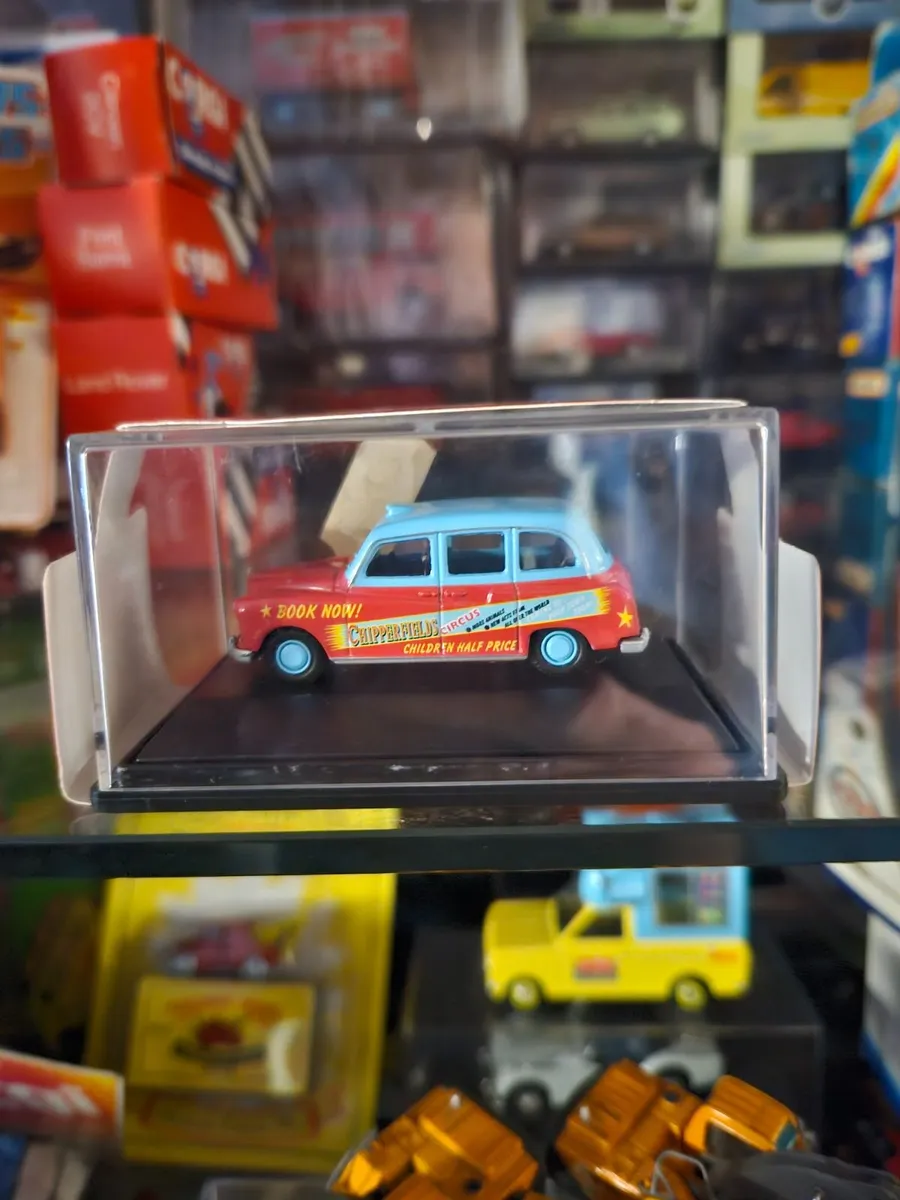 Corgi Oxford Chipperfields Circus