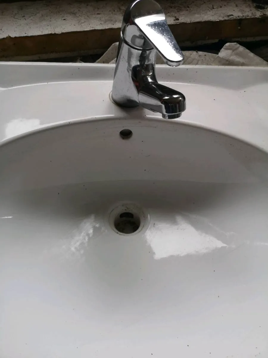 Sink and tap - Image 2
