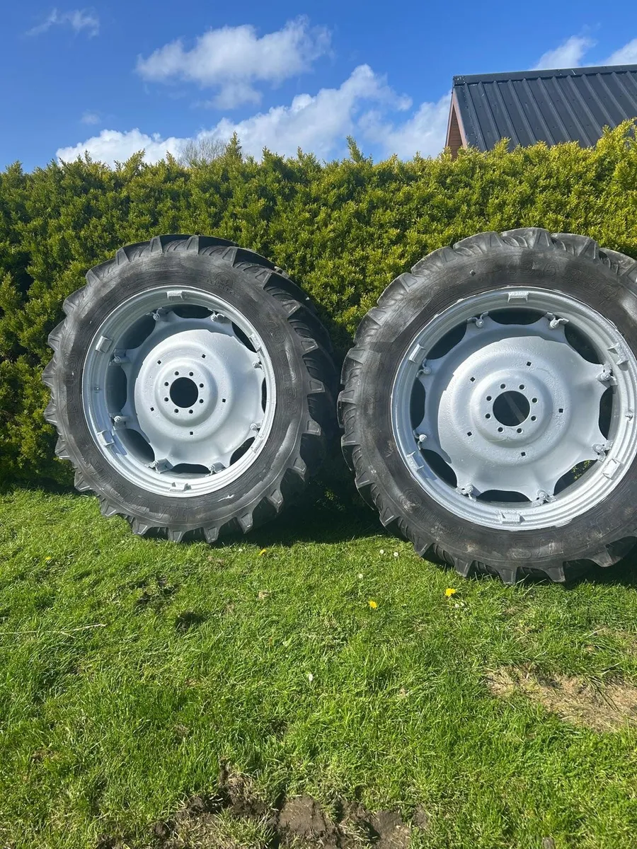Tractor tyres and rims - Image 3