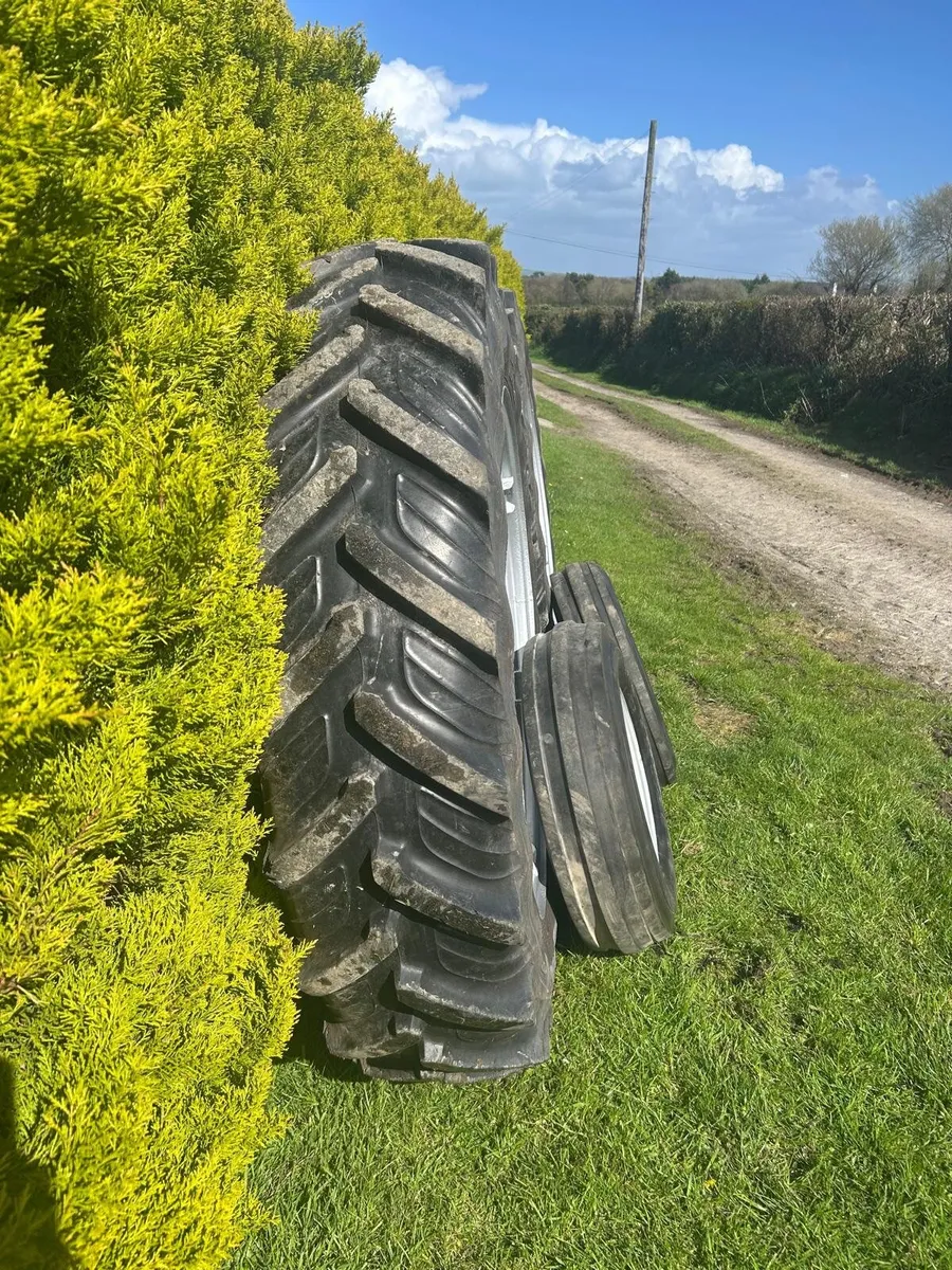 Tractor tyres and rims - Image 4
