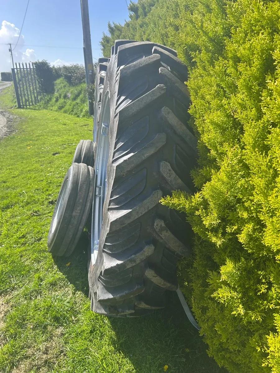 Tractor tyres and rims - Image 2