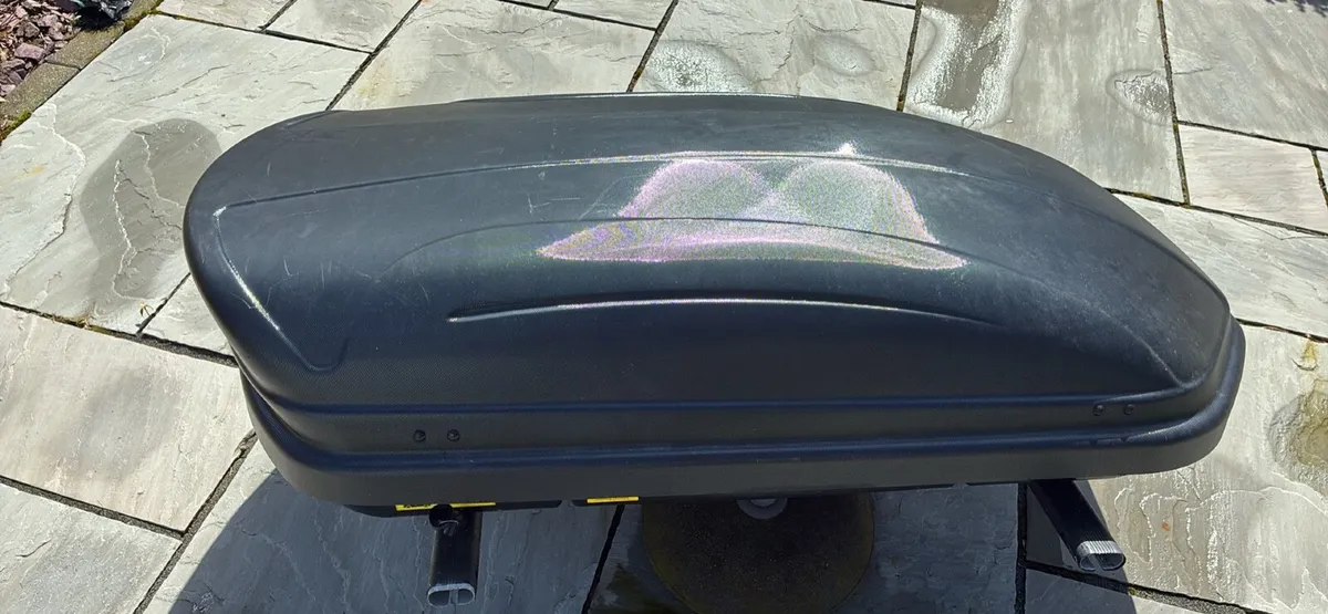 Roof box - Image 1