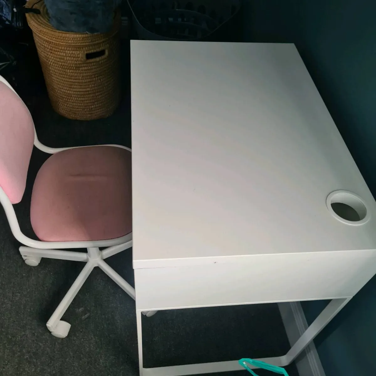 Kids desk and chsir - Image 2