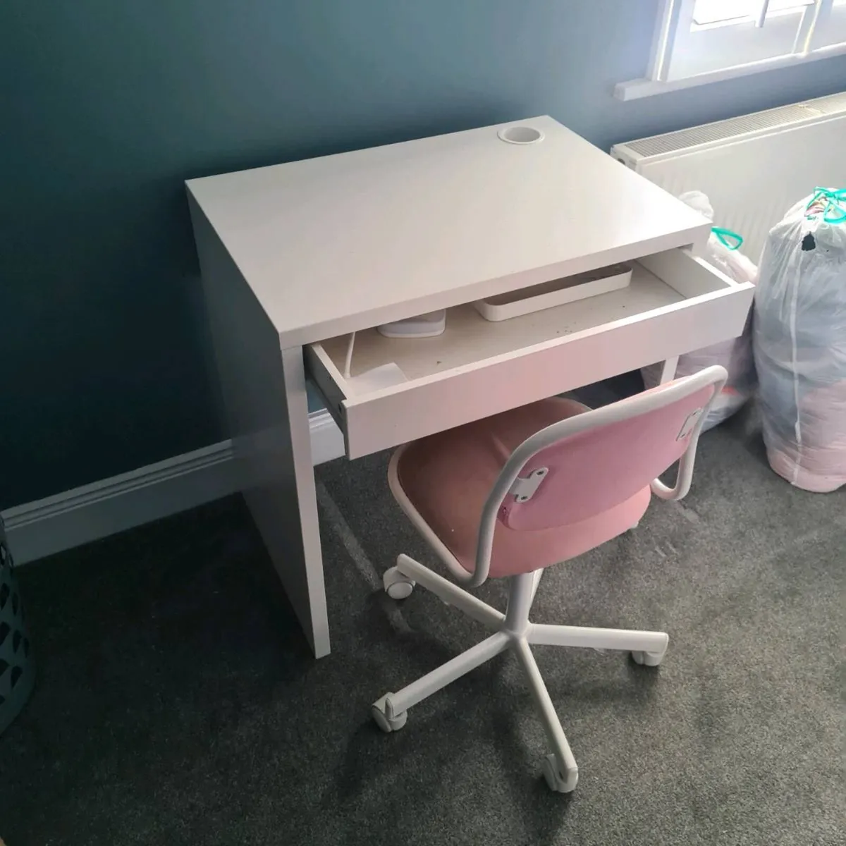 Kids desk and chsir - Image 3