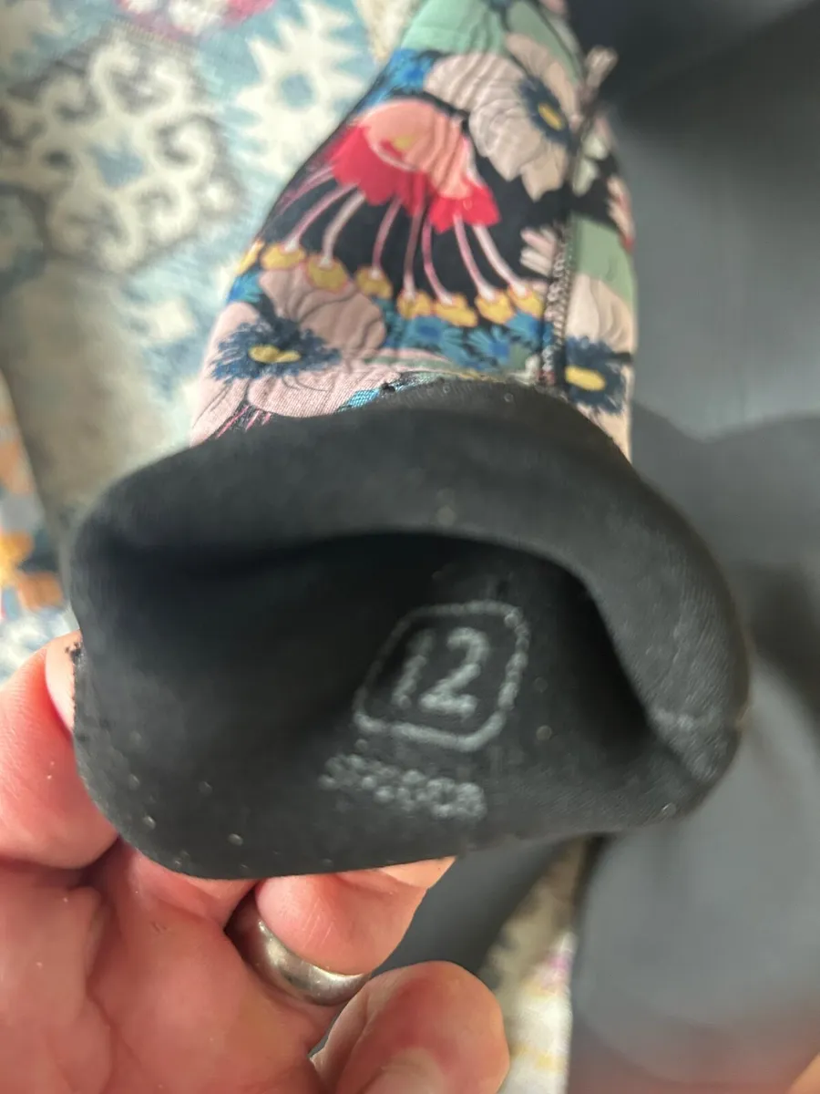 Girls wetsuit age 12 - Image 2