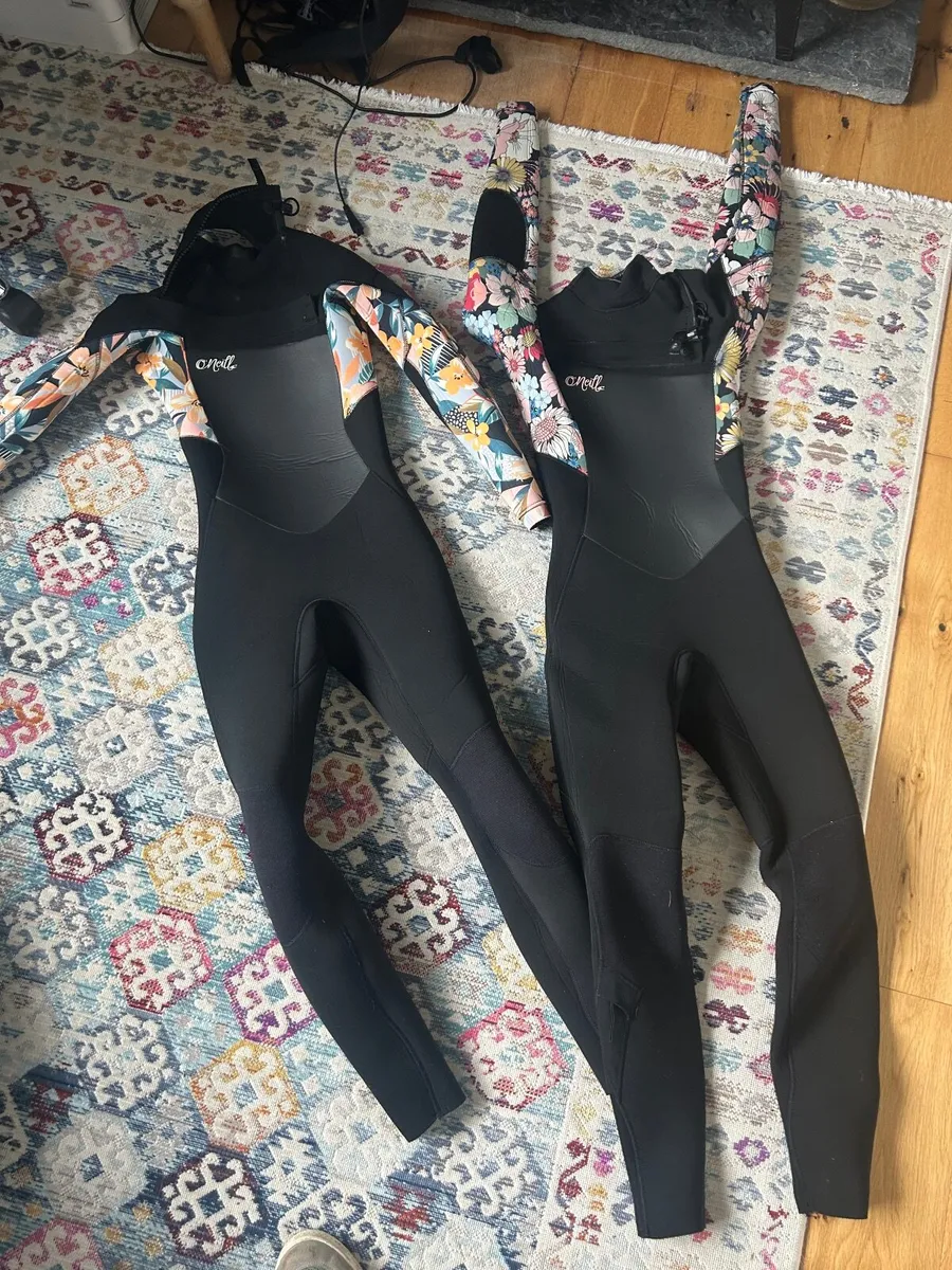 Girls wetsuit age 12 - Image 1