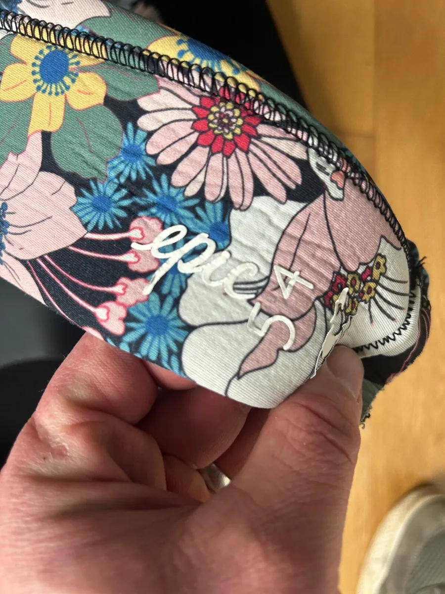 Girls wetsuit age 12 - Image 4