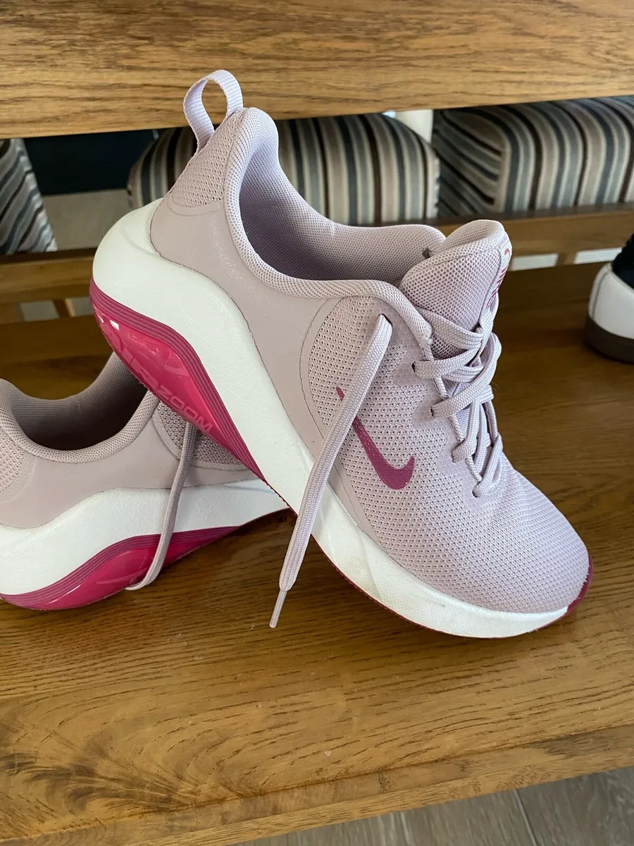 Nike zoom Bella 7 trainers - Image 1