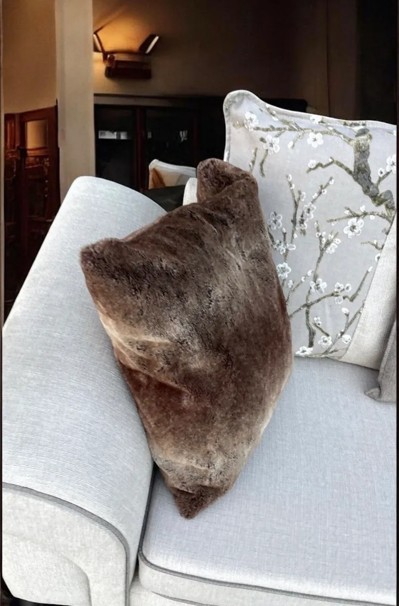 Dfs 3 seater - Image 4