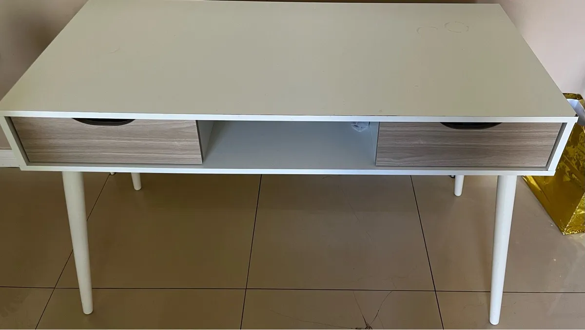 Modern desk/table with drawers- in excellent - Image 1
