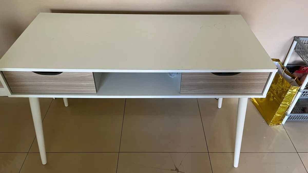 Modern desk/table with drawers- in excellent - Image 2