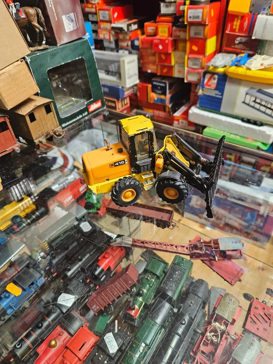 Britain's JCB Loader 1.32 - Image 1