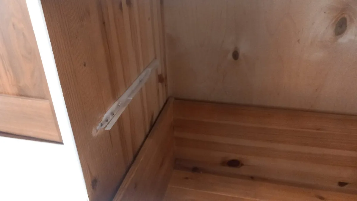 FREE   Chest of drawers x 2    FREE - Image 3