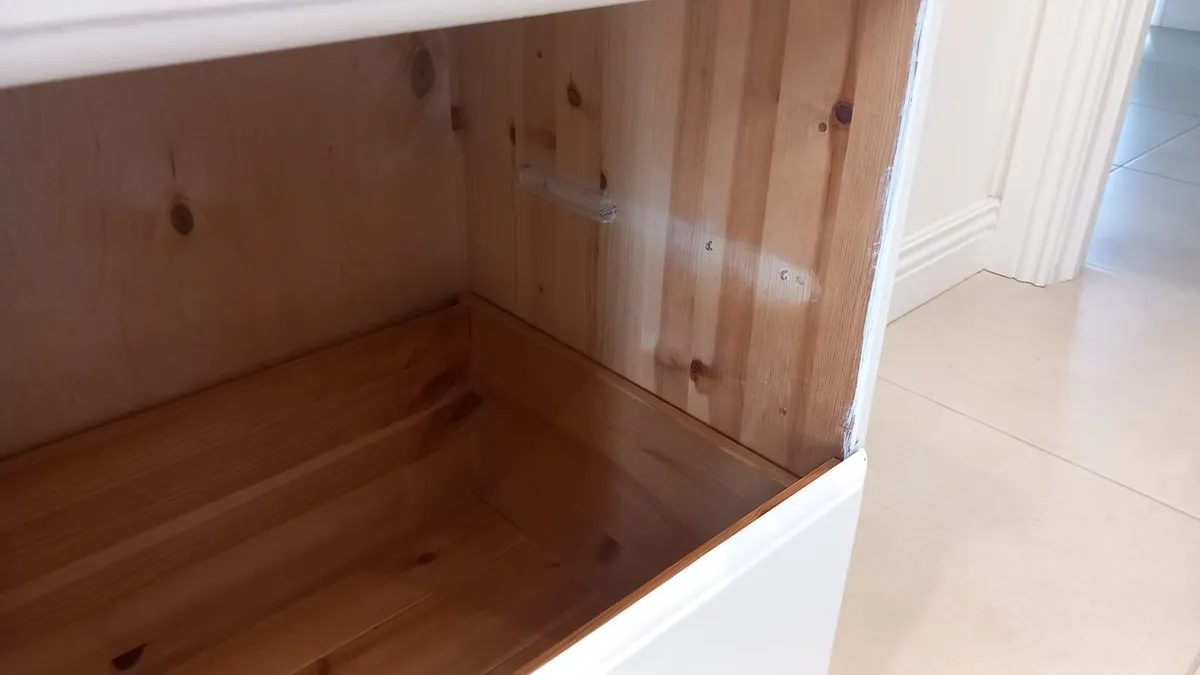 FREE   Chest of drawers x 2    FREE - Image 4