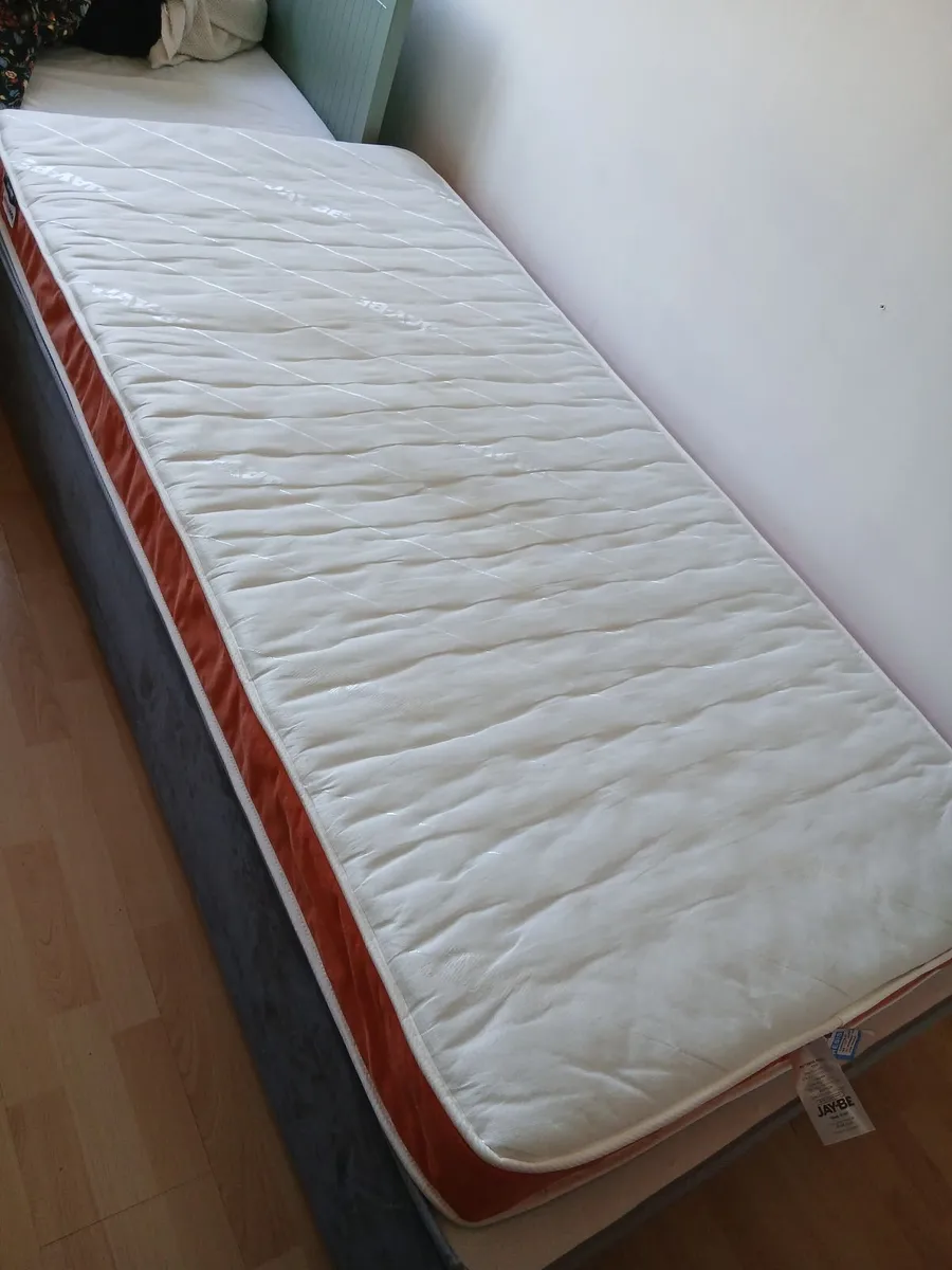 Single bed - Image 2