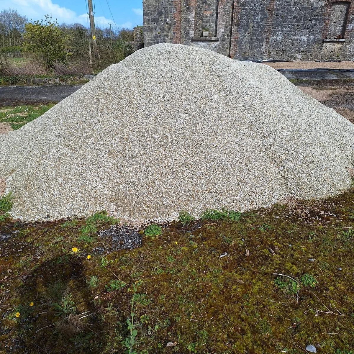 Donegal quartz stone chippings