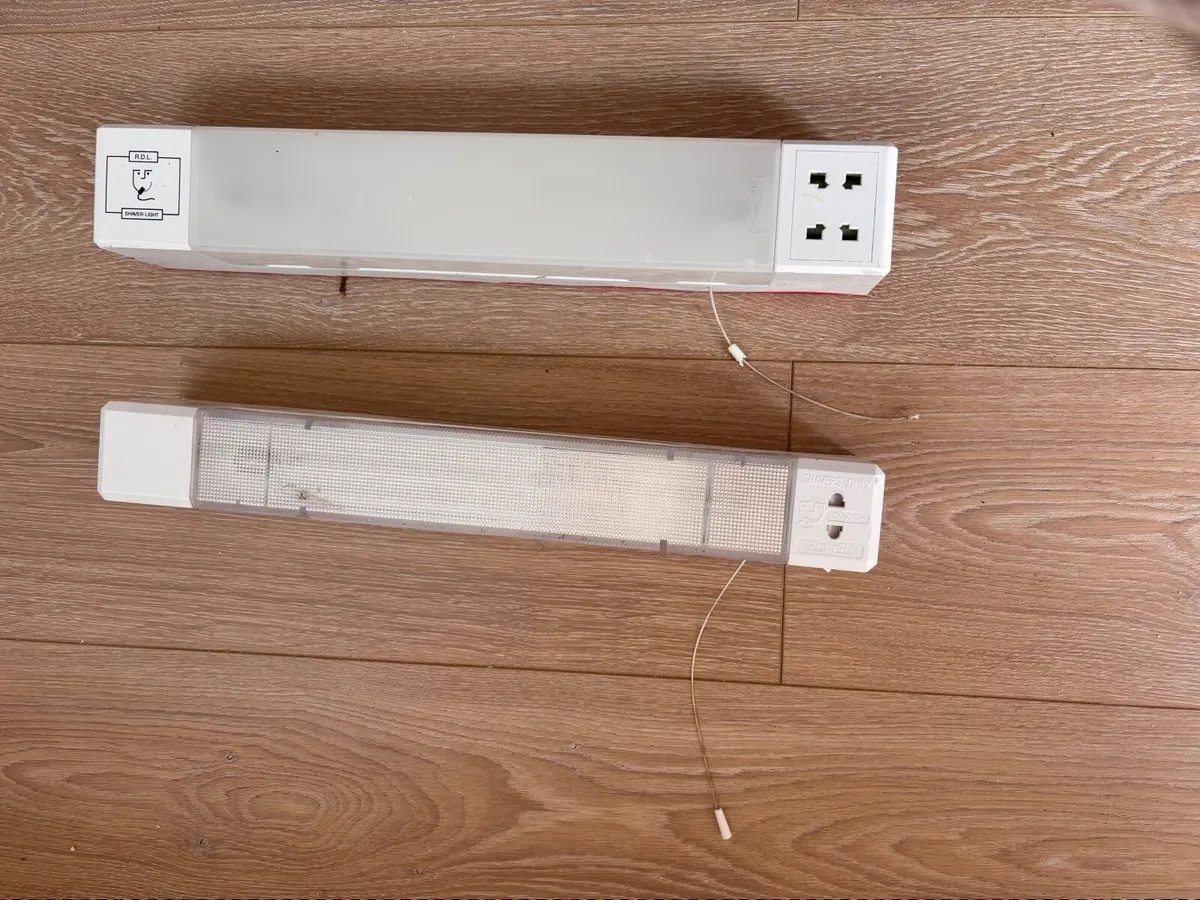 Bathroom lights - Image 2