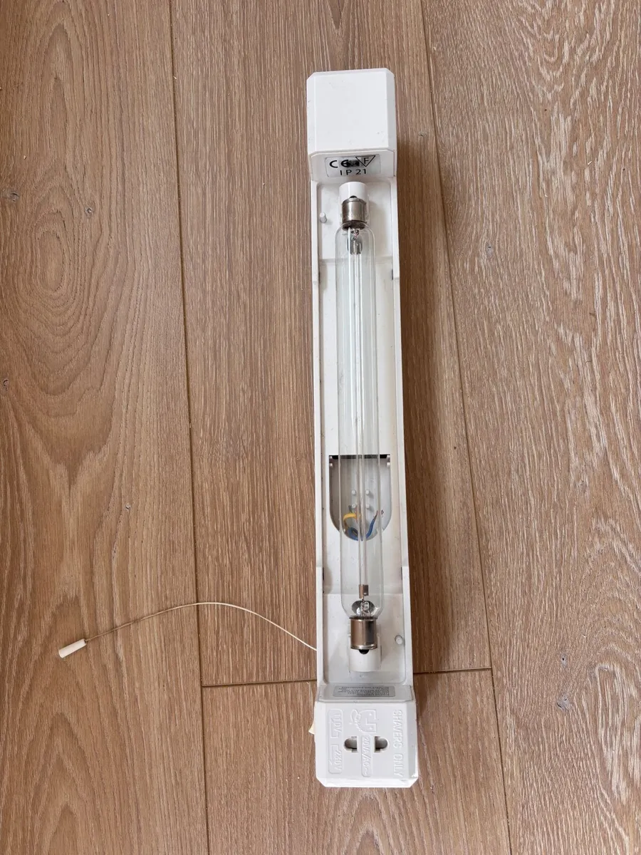 Bathroom lights - Image 3