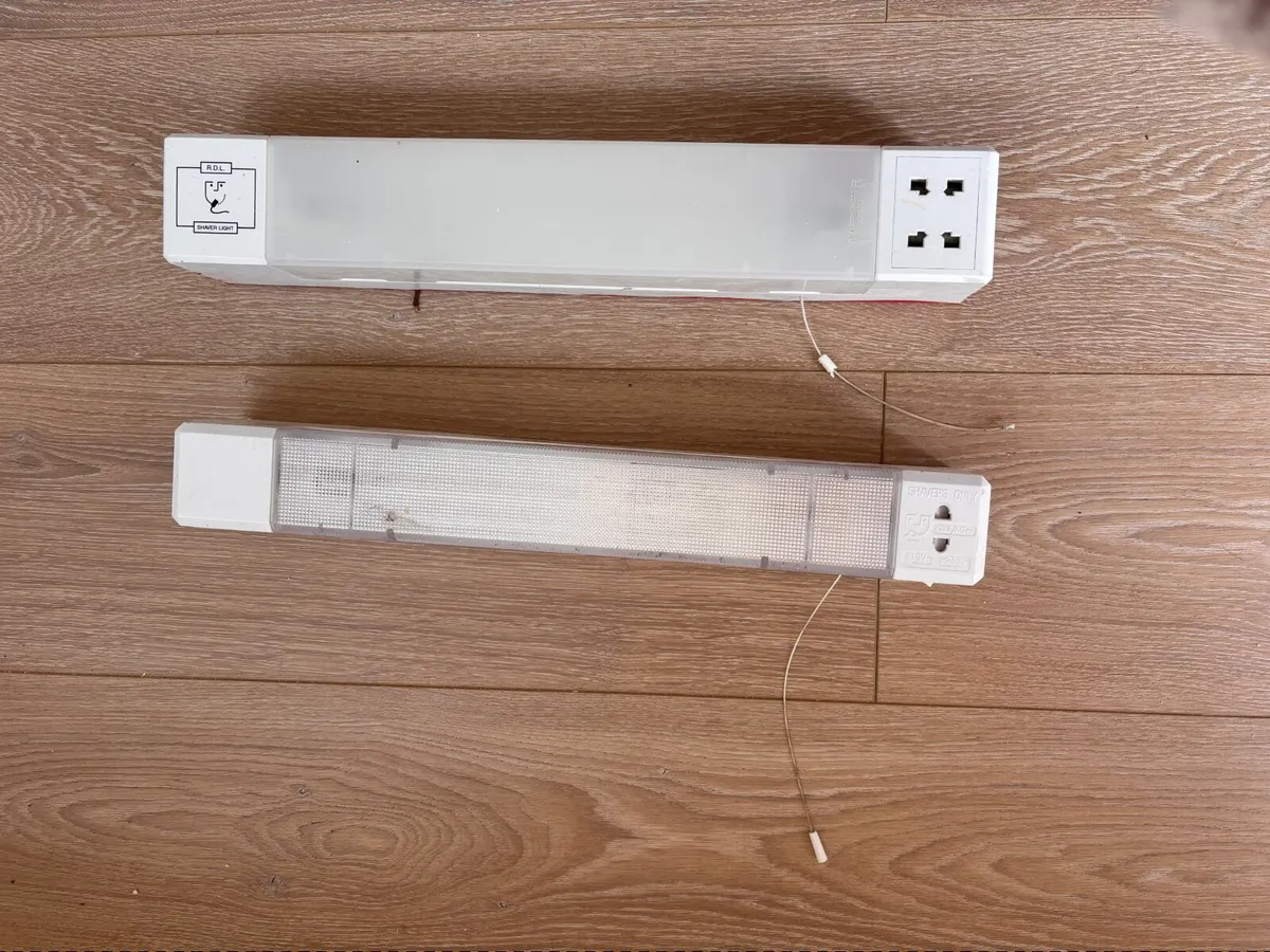 Bathroom lights - Image 4