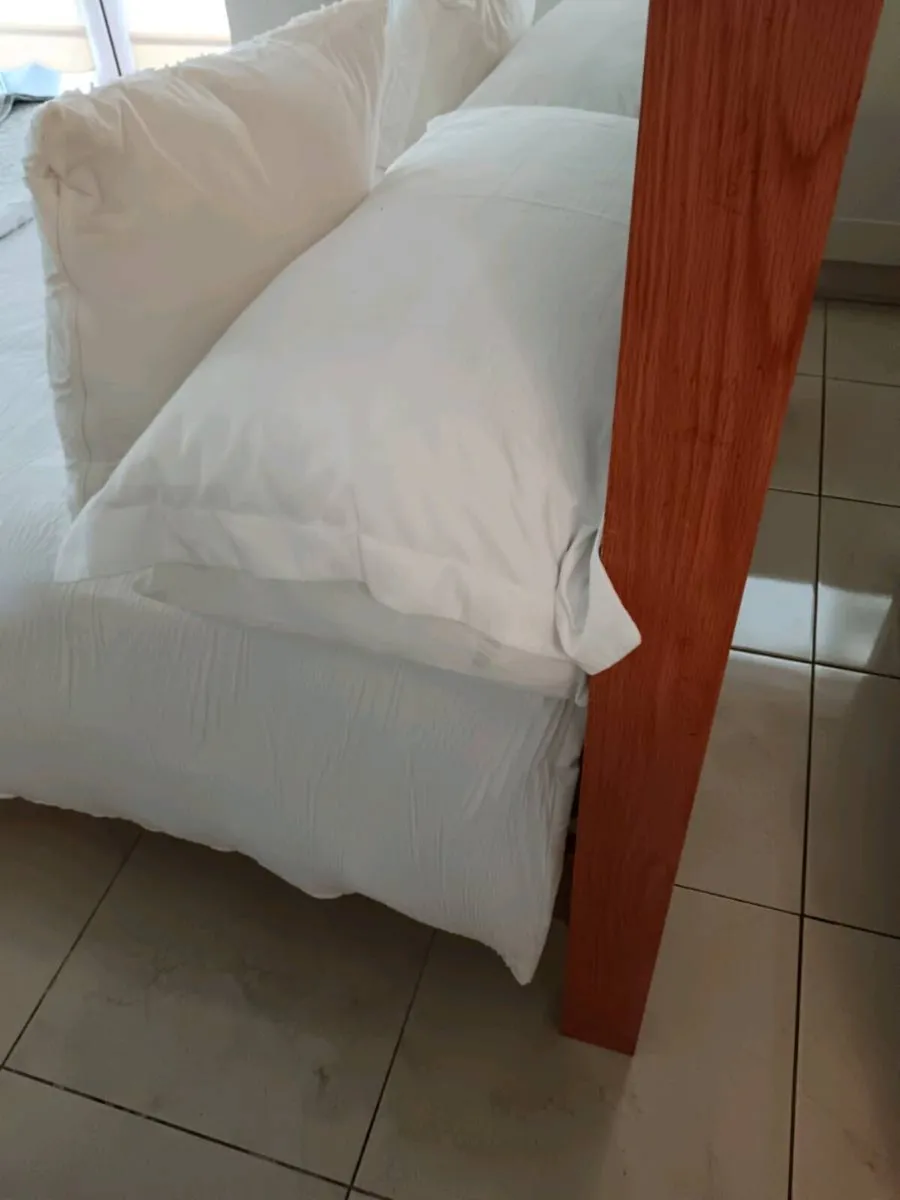 Double bed - Image 1