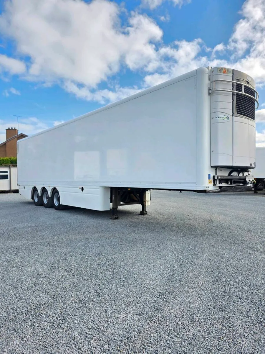 2013 GRAY & ADAMS FRIDGE - Image 4