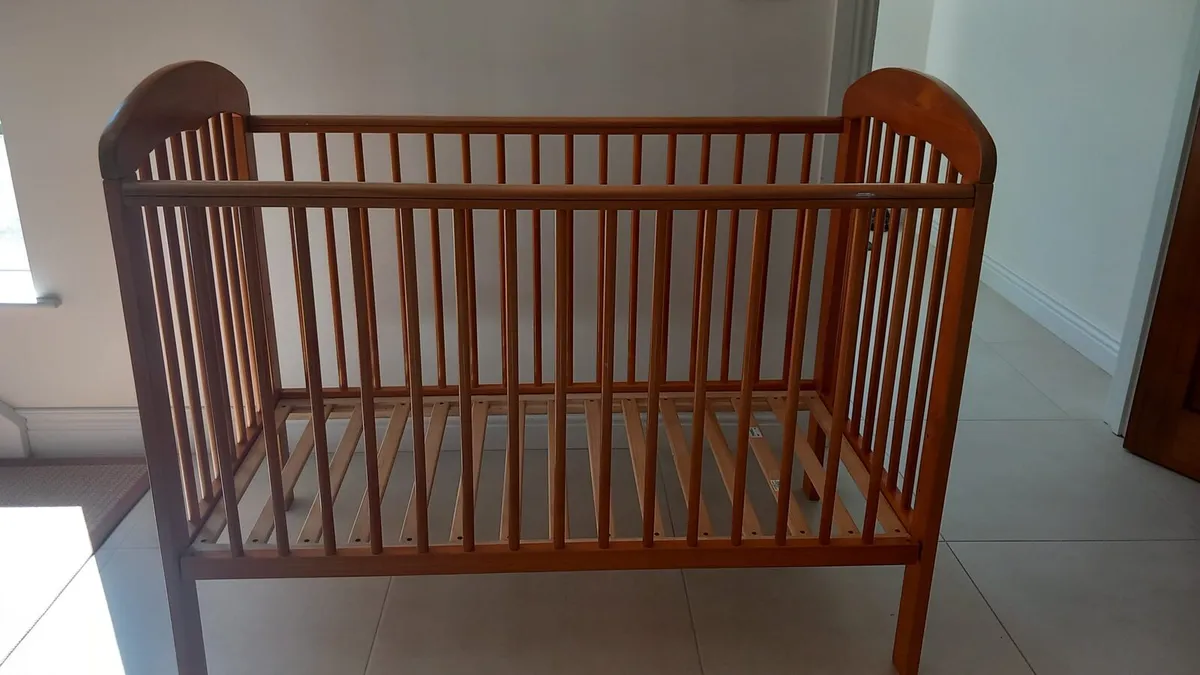 FREE  Childs Cot    FREE - Image 2