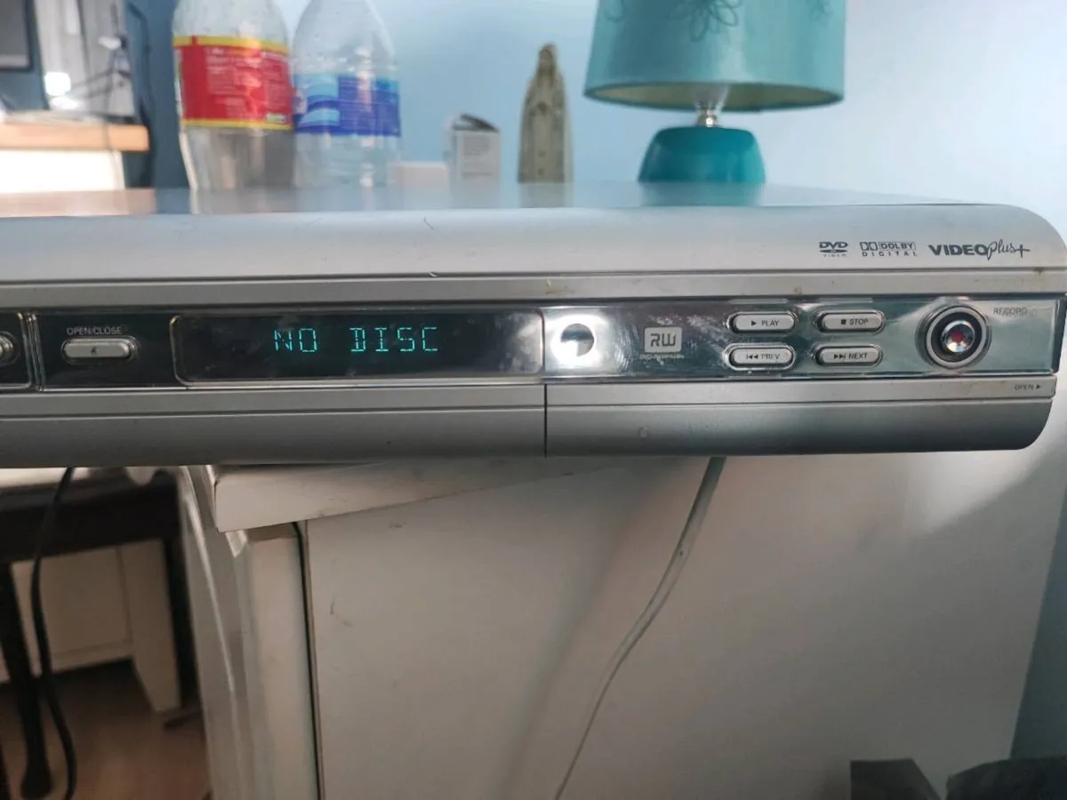 Phillips ( DVD RECORDER/PLAYER ) WITH REMOTE - Image 4