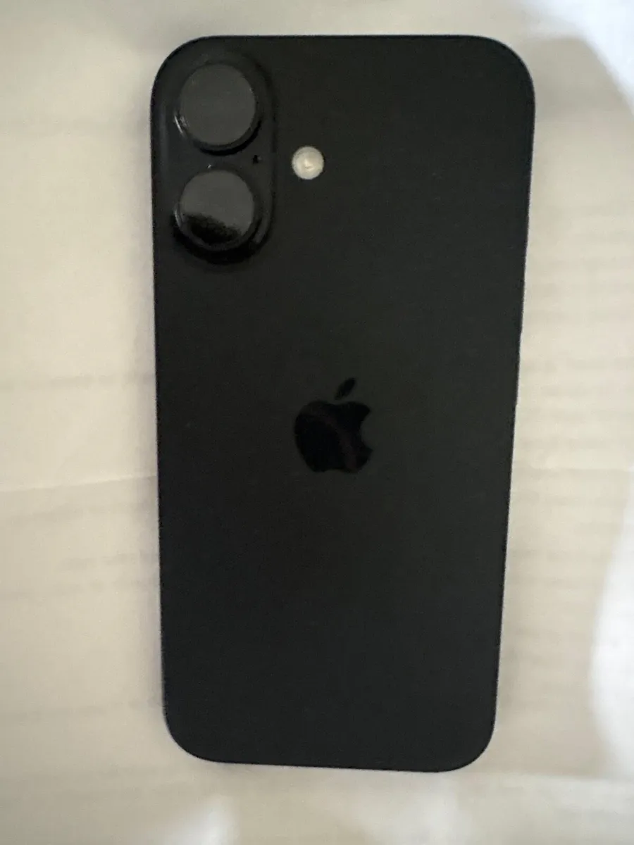 iPhone 16 - Image 3