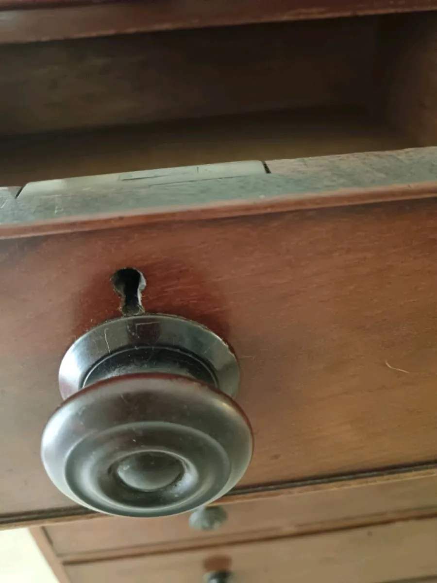 Antique chest of drawers - Image 1