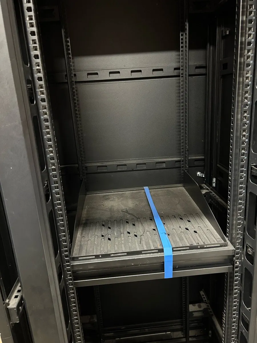 Server cabinet - Image 3