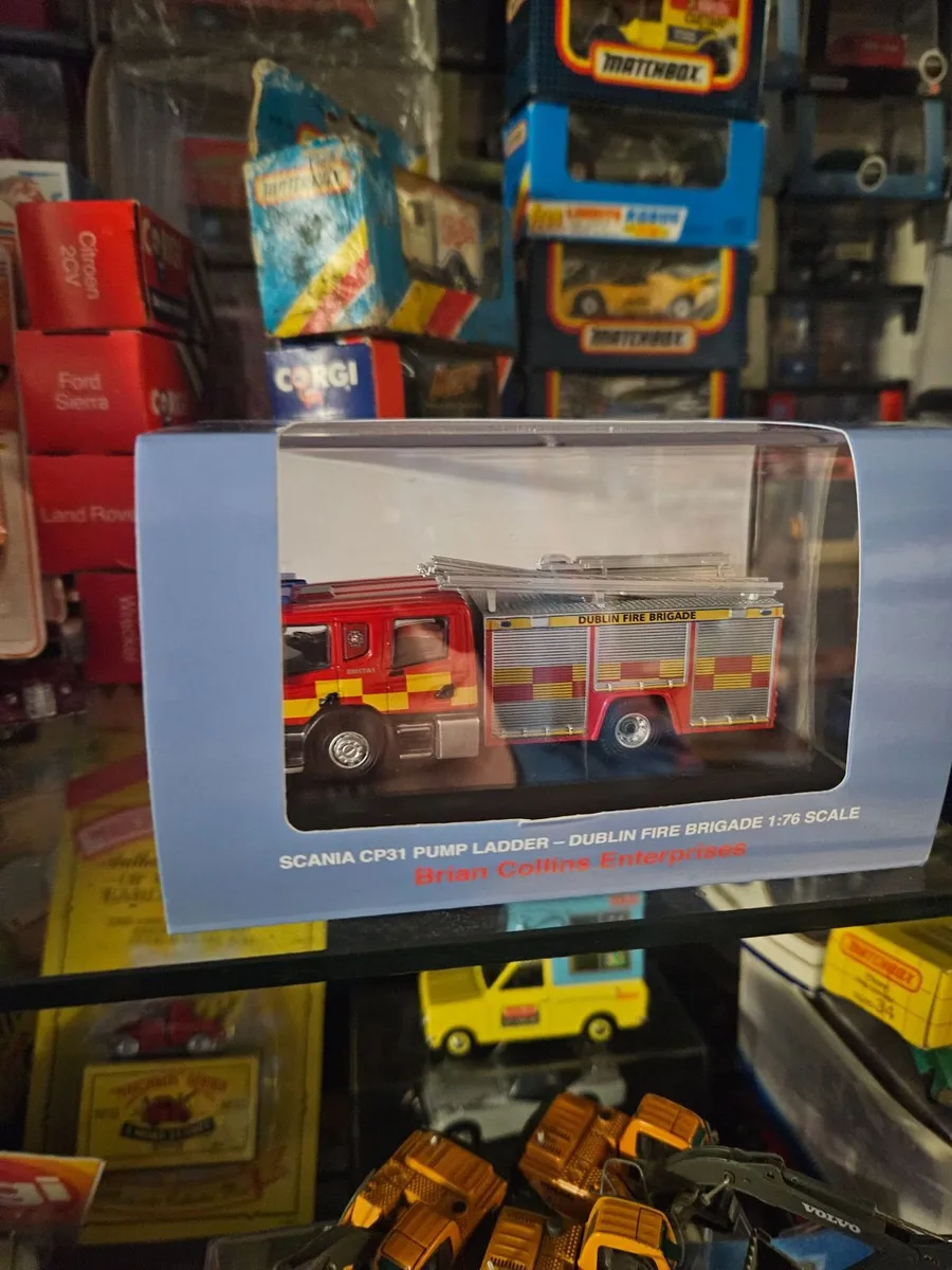 Corgi Oxford Dublin Fire Engine - Image 3